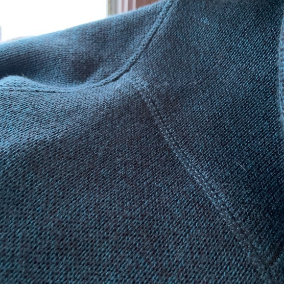 Warm Bench sweater - Picture 6 of 9